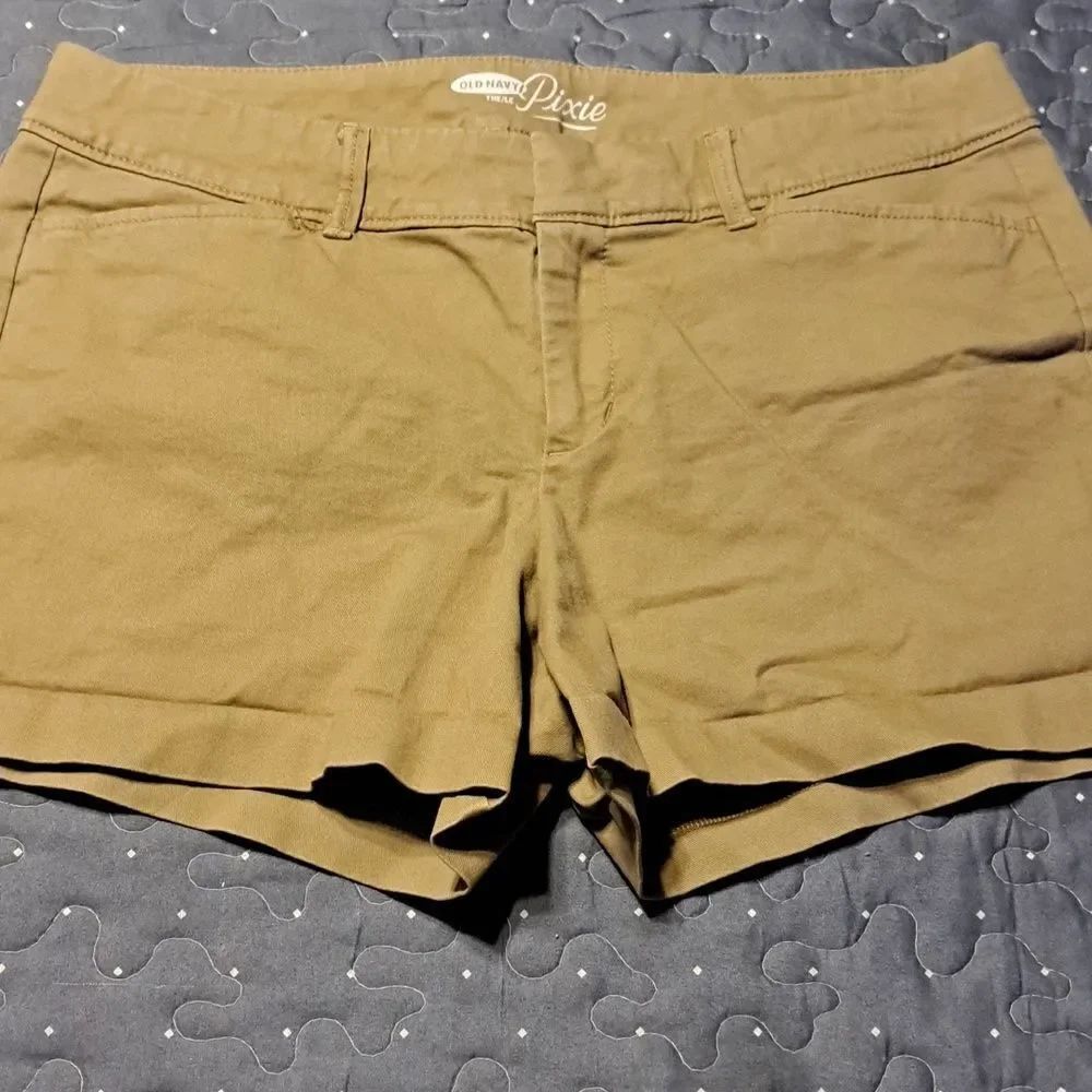Old Navy The Pixie tan shorts size 4